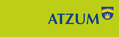 Auf einem grnen Hintergrund steht der Schriftzug Atzum mit einem Wappen. Es ist das Logo des Ortsteils.